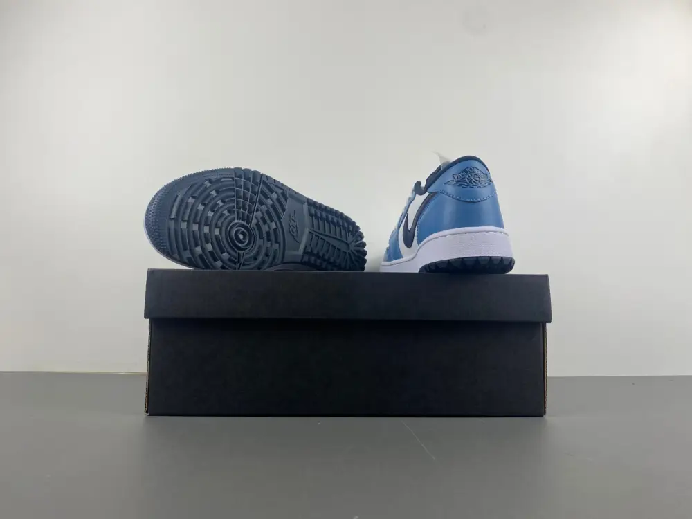 Air Jordan 1 Low 