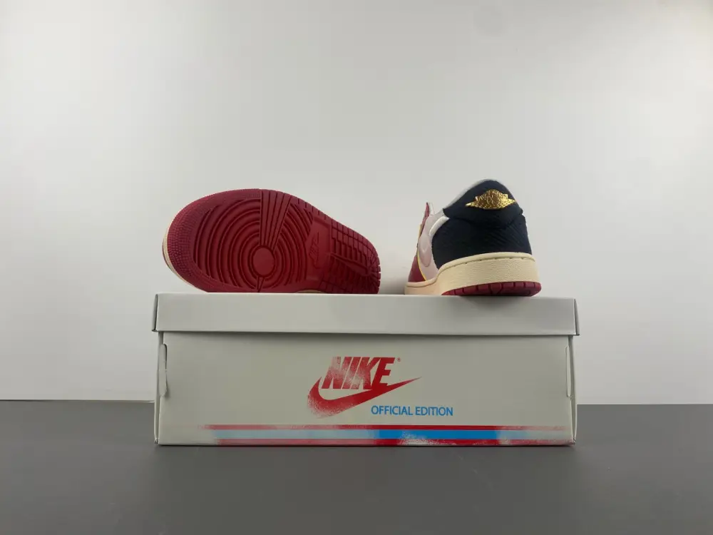 Air Jordan 1 Retro Low OG Trophy Room Rookie Card Home 