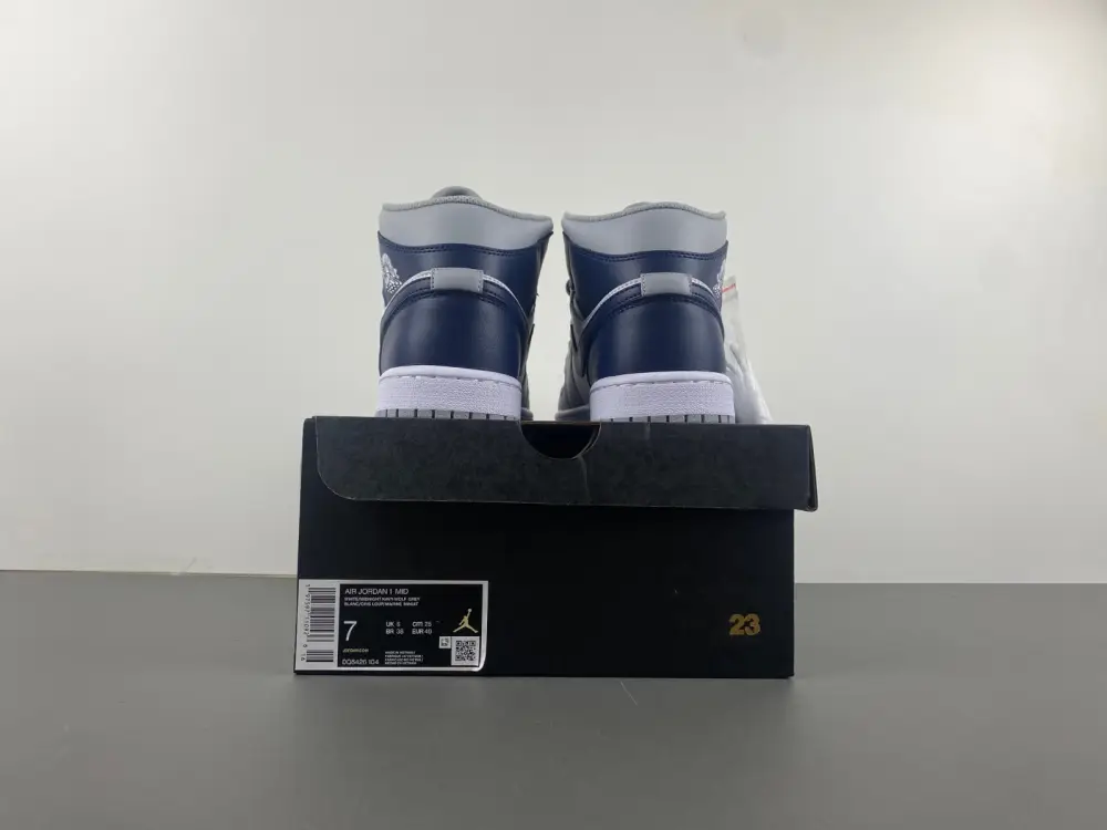 AIR JORDAN 1 MID SE 