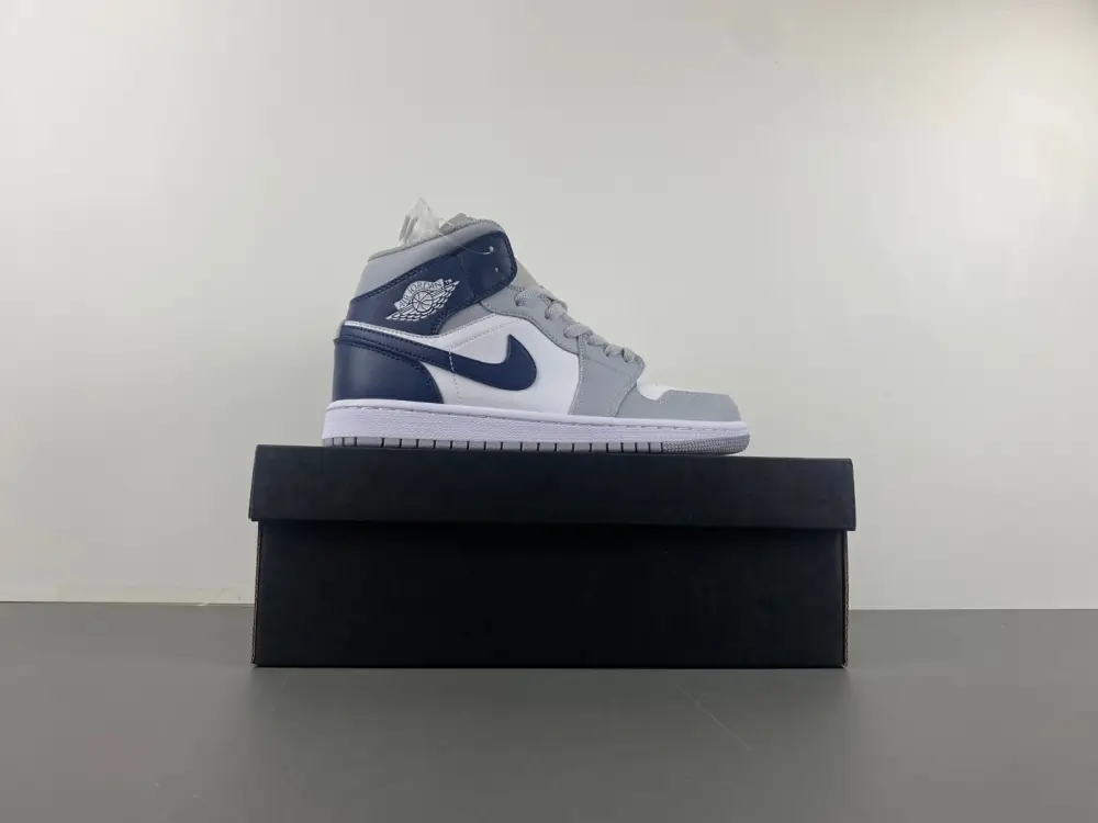 AIR JORDAN 1 MID SE 