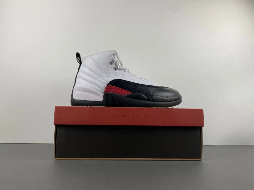 Air Jordan 12 