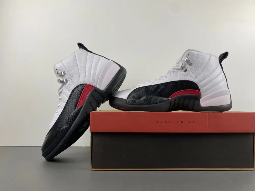 Air Jordan 12 