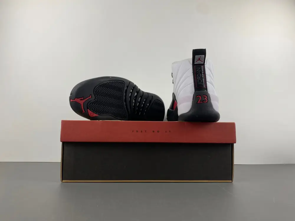 Air Jordan 12 