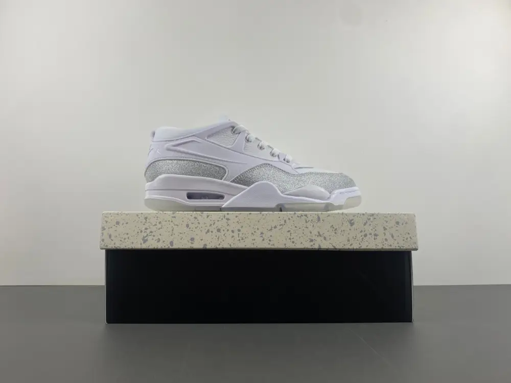 Air Jordan 4 RM 