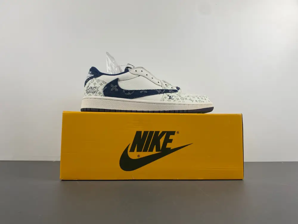 Travis Scott x Air Jordan 1 Low OG 