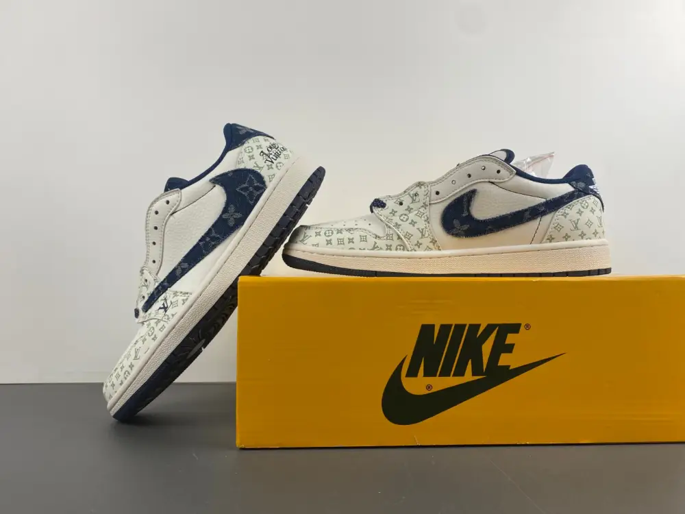 Travis Scott x Air Jordan 1 Low OG 