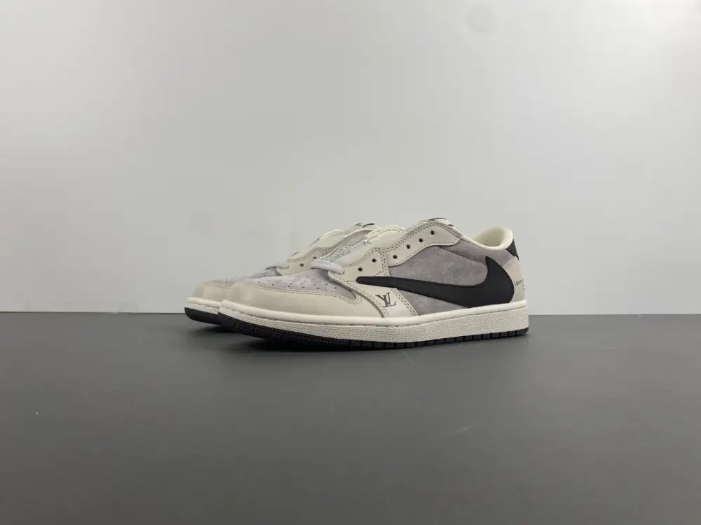 Travis Scott x Air Jordan 1 Low OG 