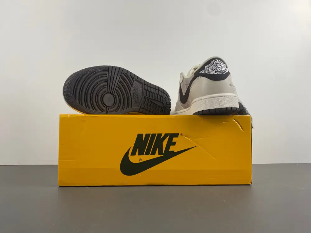 Travis Scott x Air Jordan 1 Low OG 