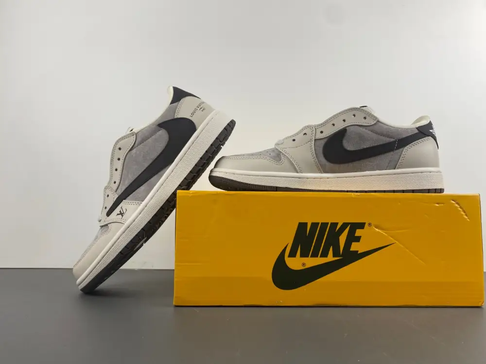 Travis Scott x Air Jordan 1 Low OG 