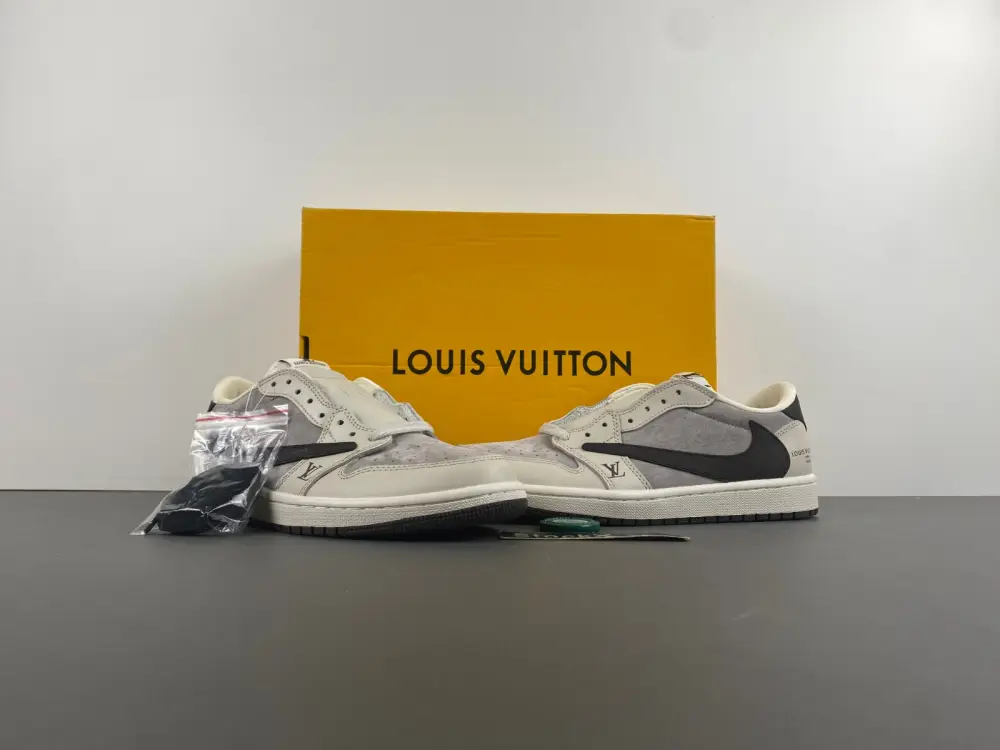 Travis Scott x Air Jordan 1 Low OG 