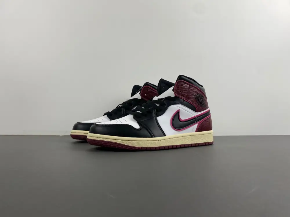 AIR JORDAN 1 MID 