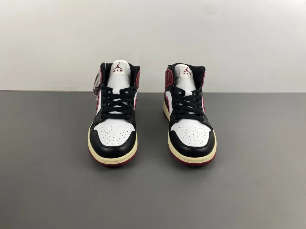 AIR JORDAN 1 MID 