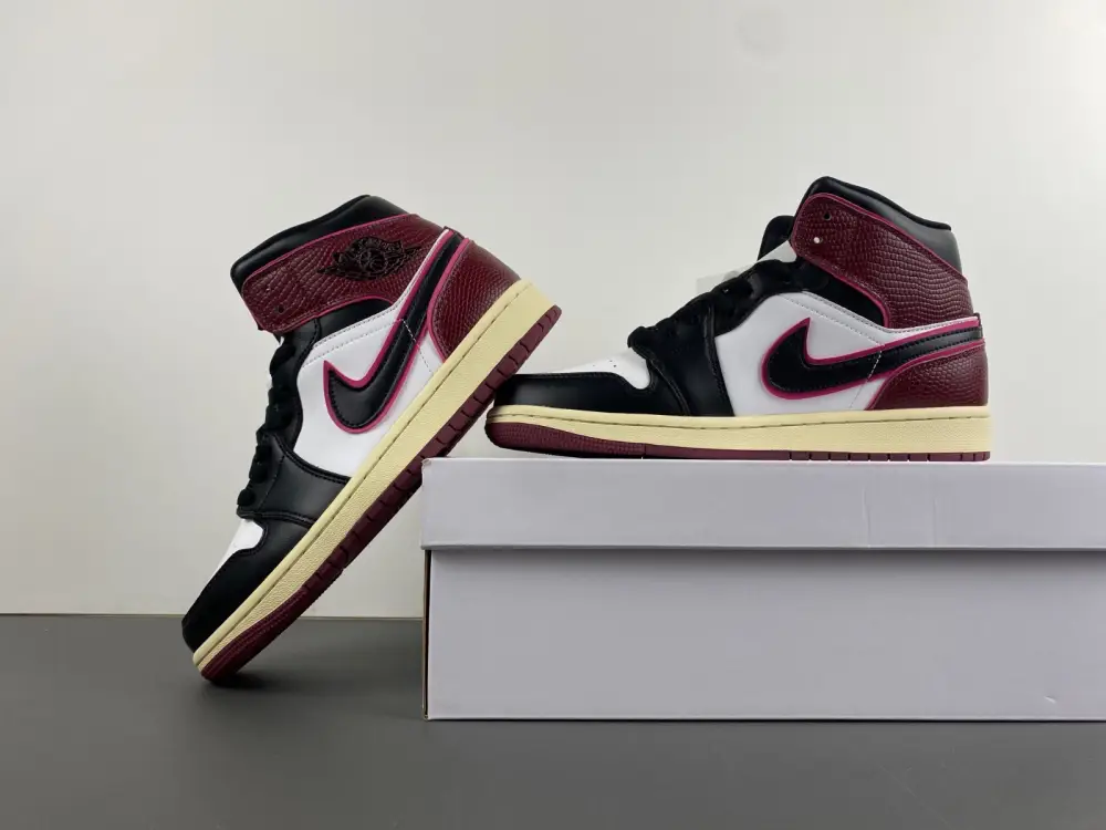 AIR JORDAN 1 MID 