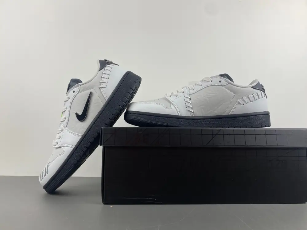 Air Jordan 1 Low 