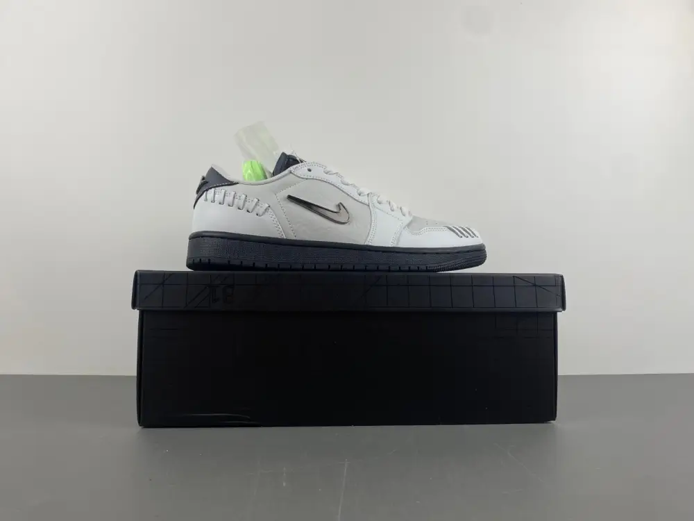Air Jordan 1 Low 