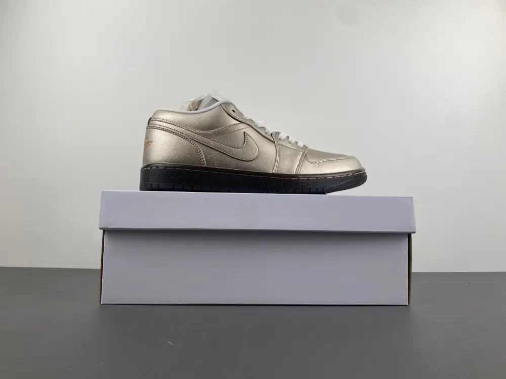 Air Jordan 1 Low 