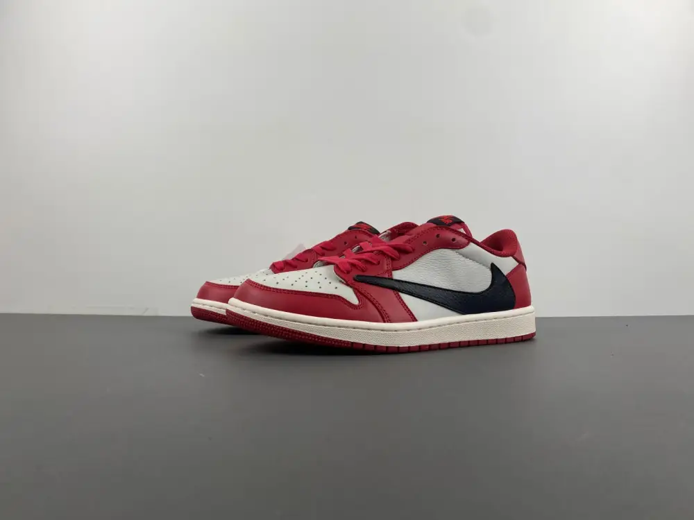 Travis Scott x Air Jordan 1 low 
