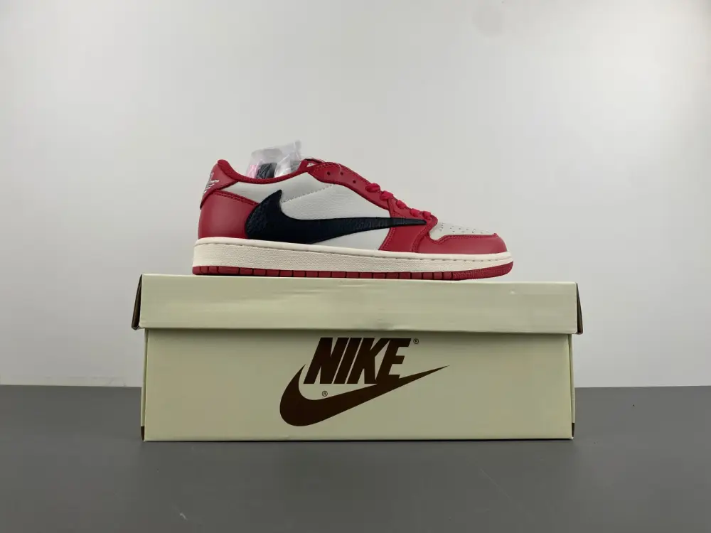 Travis Scott x Air Jordan 1 low 
