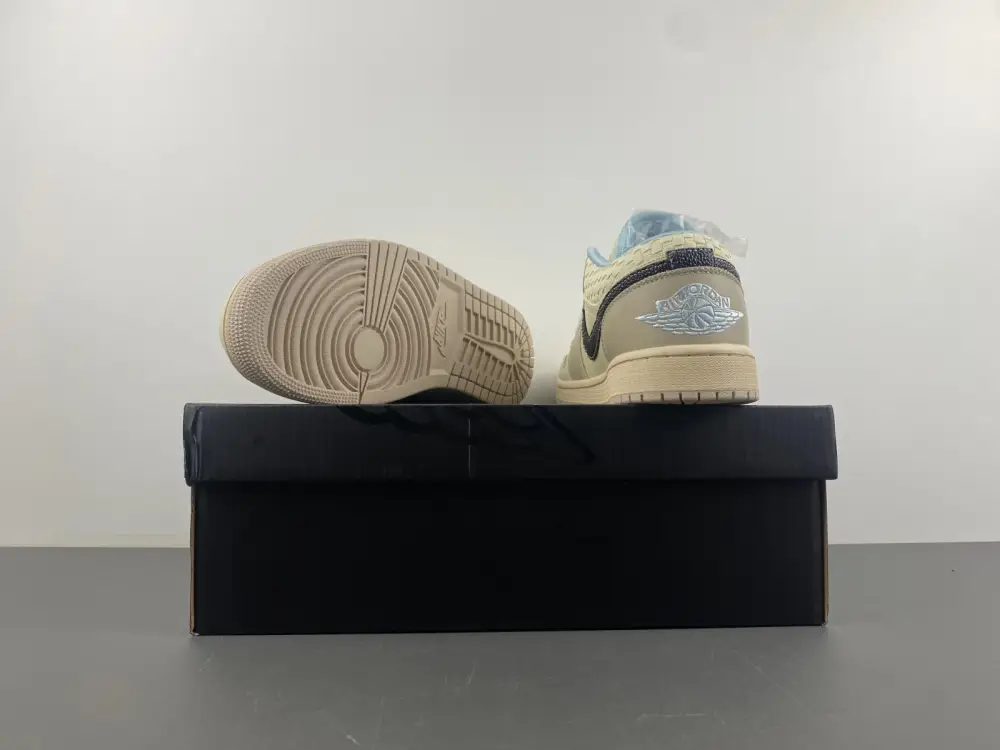 Air Jordan 1 Low 