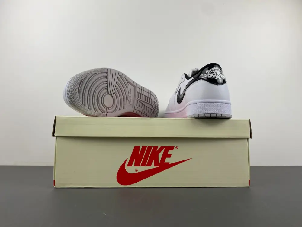 Air Jordan 1 Low 