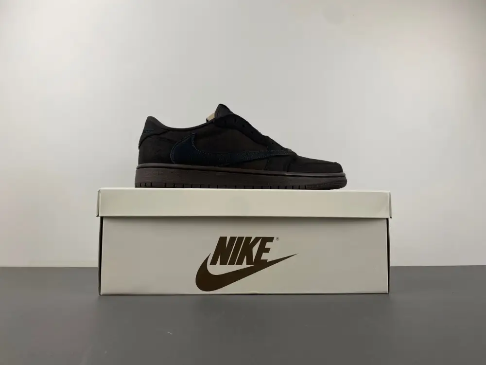Travis Scott x Air Jordan 1 Low OG 