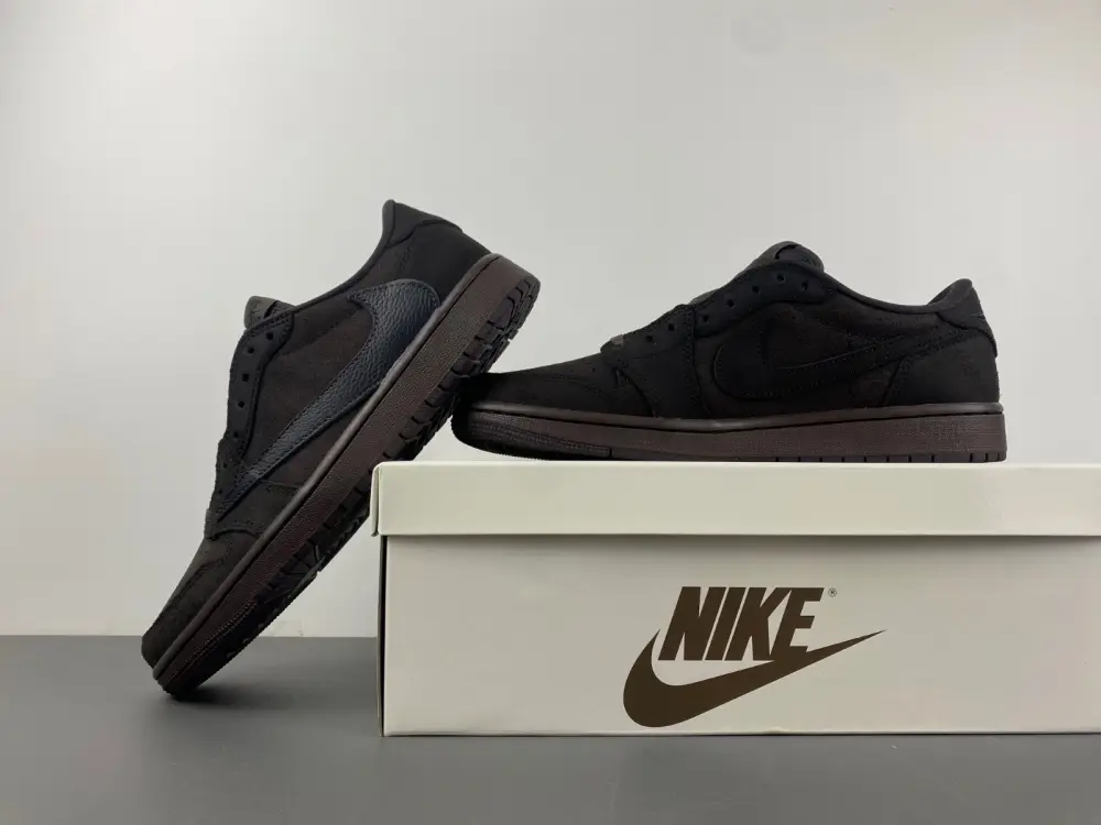 Travis Scott x Air Jordan 1 Low OG 