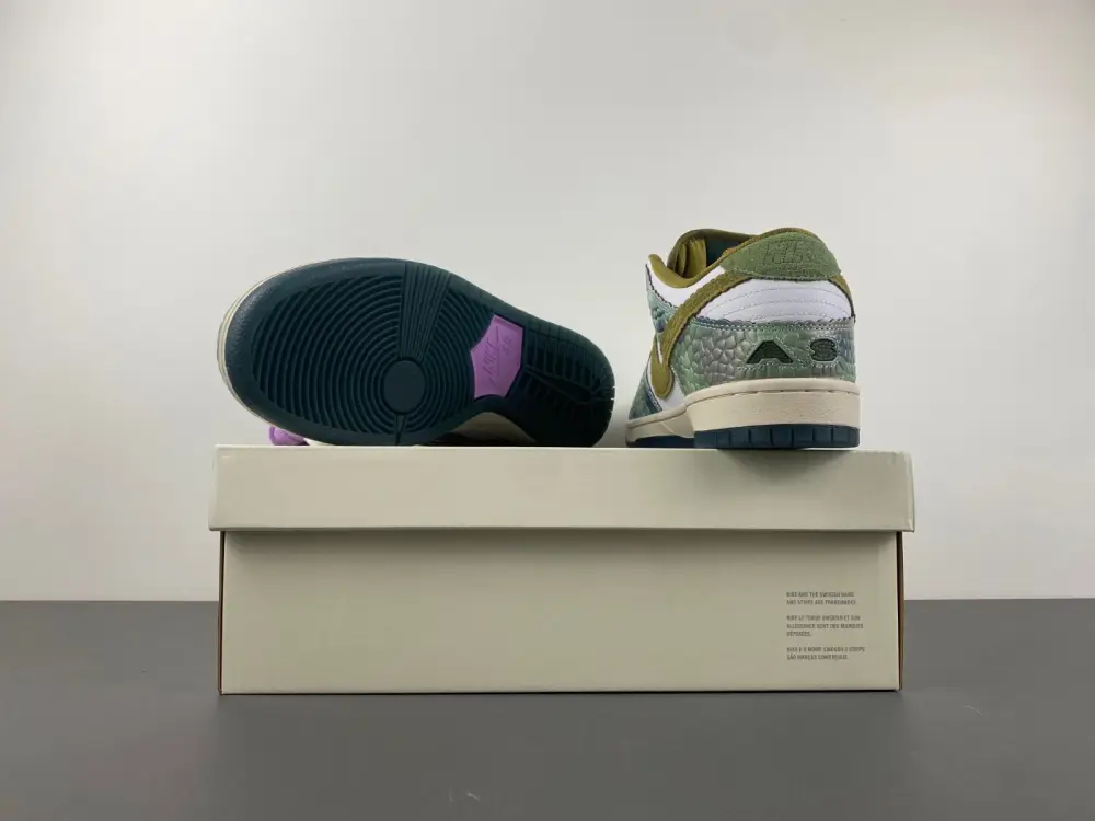 Nike SB Dunk Low Alexis Sablone Chameleon 