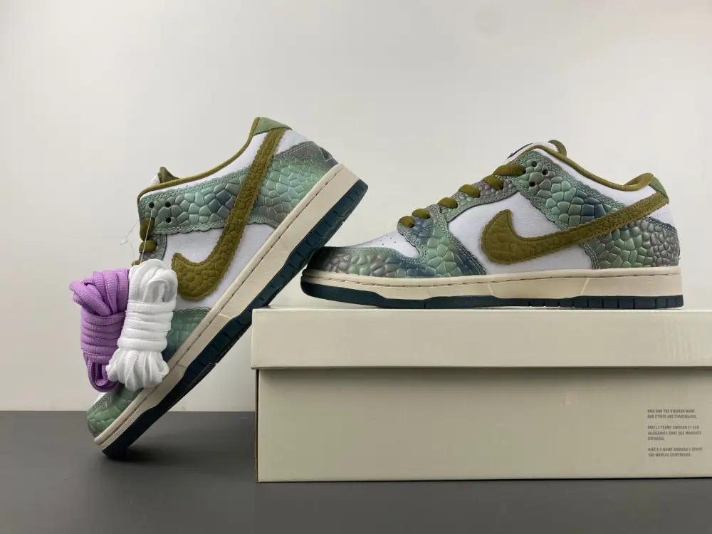 Nike SB Dunk Low Alexis Sablone Chameleon 