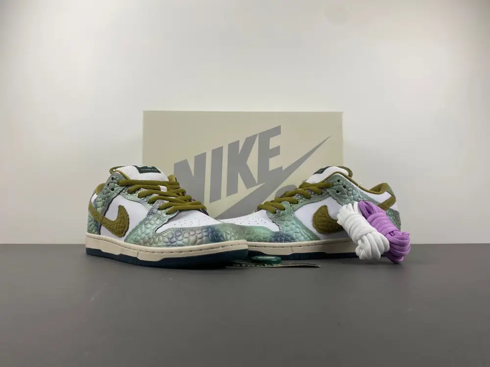 Nike SB Dunk Low Alexis Sablone Chameleon 