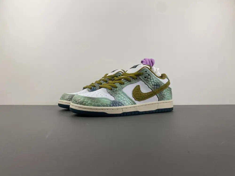 Nike SB Dunk Low Alexis Sablone Chameleon 