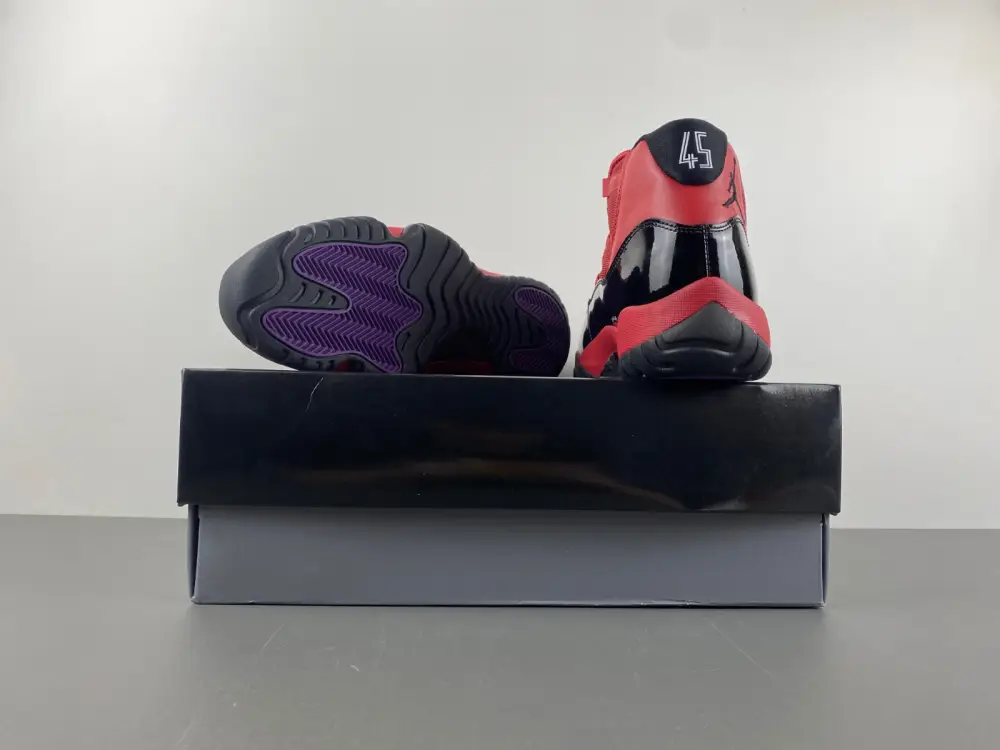 Air Jordan 11 red black 