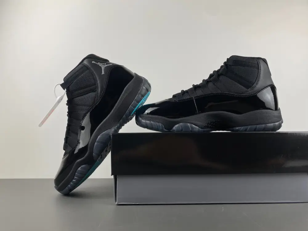 Air Jordan 11 Black, blue, white and red 