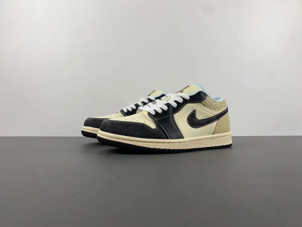 Air Jordan 1 Low 