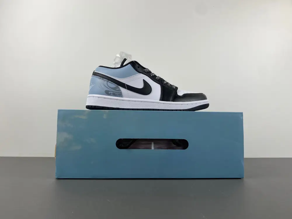 Air Jordan 1 Low 
