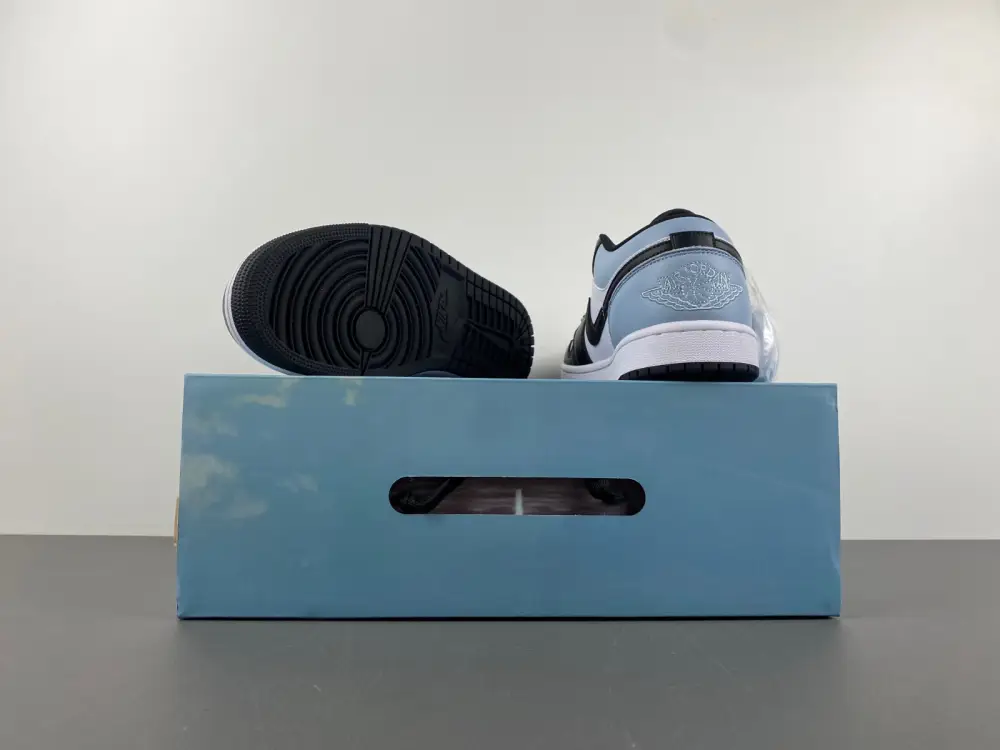 Air Jordan 1 Low 