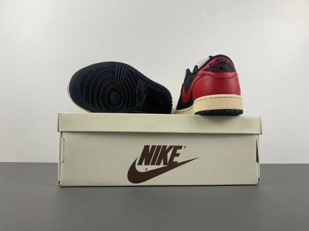 Travis Scott x Air Jordan 1 Low OG 