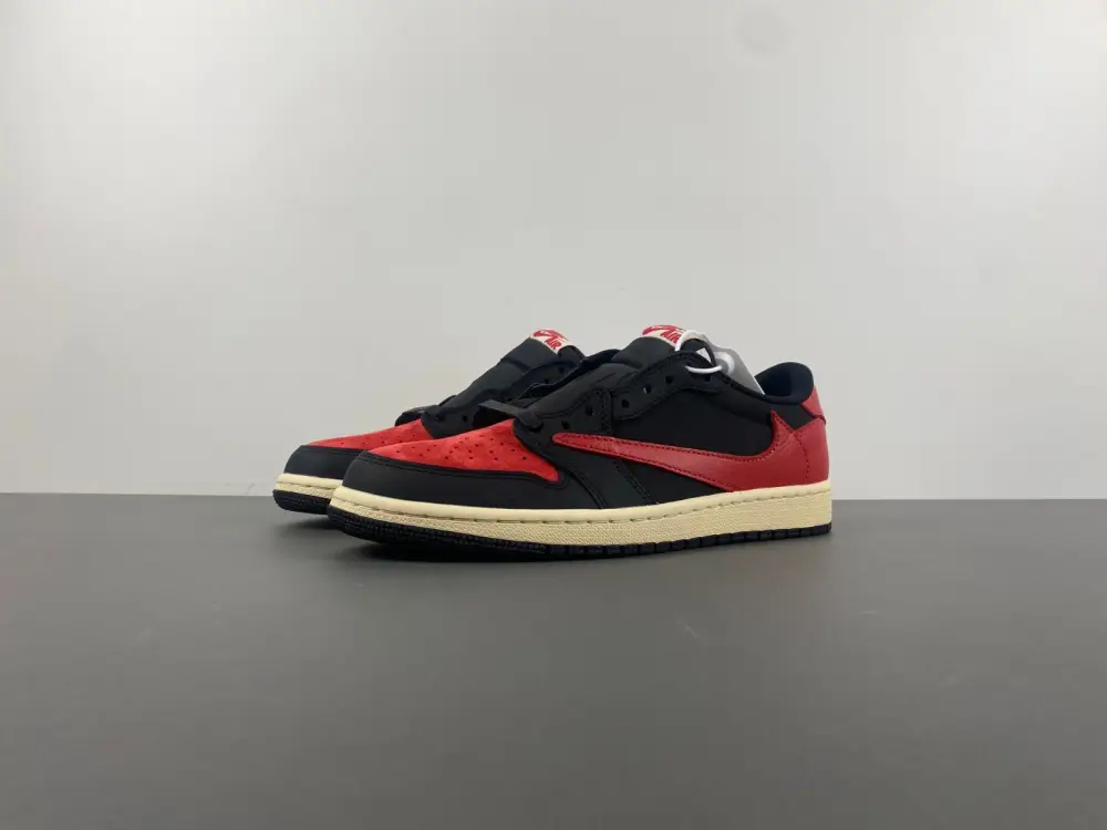 Travis Scott x Air Jordan 1 Low OG 