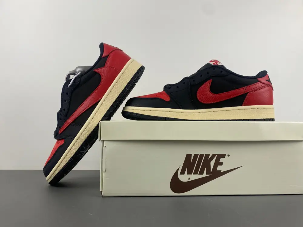 Travis Scott x Air Jordan 1 Low OG 