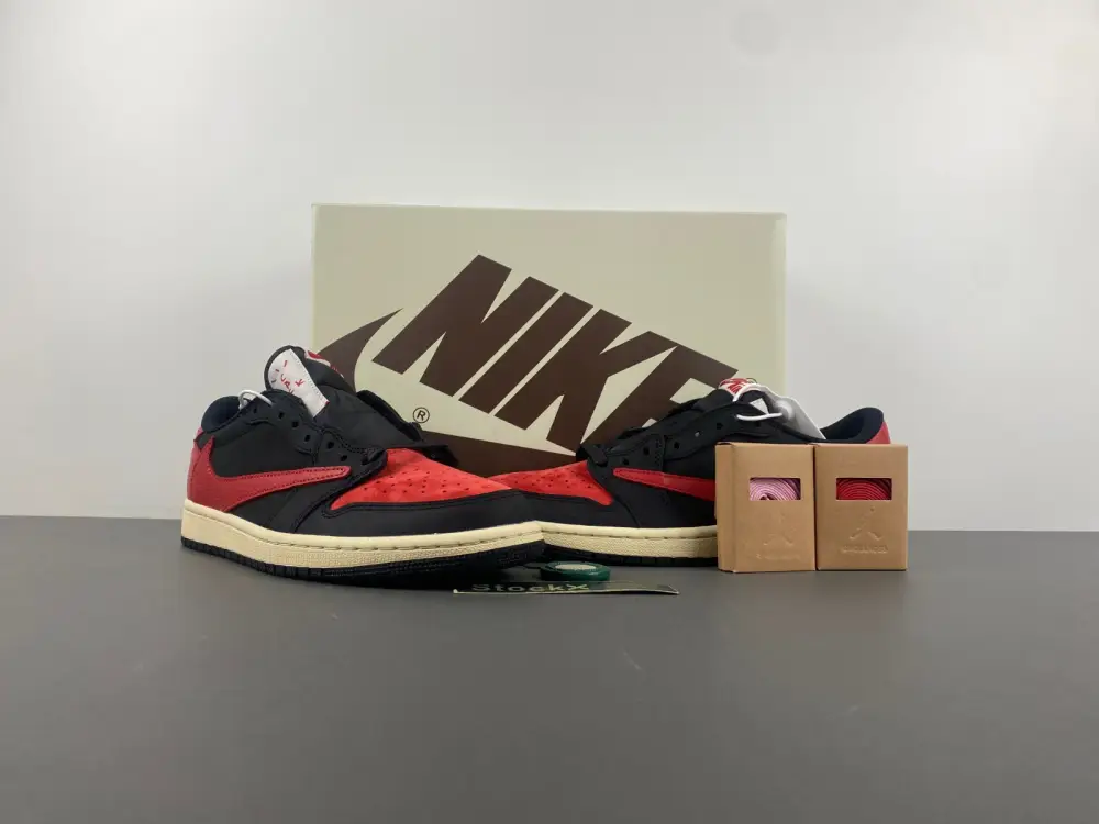 Travis Scott x Air Jordan 1 Low OG 