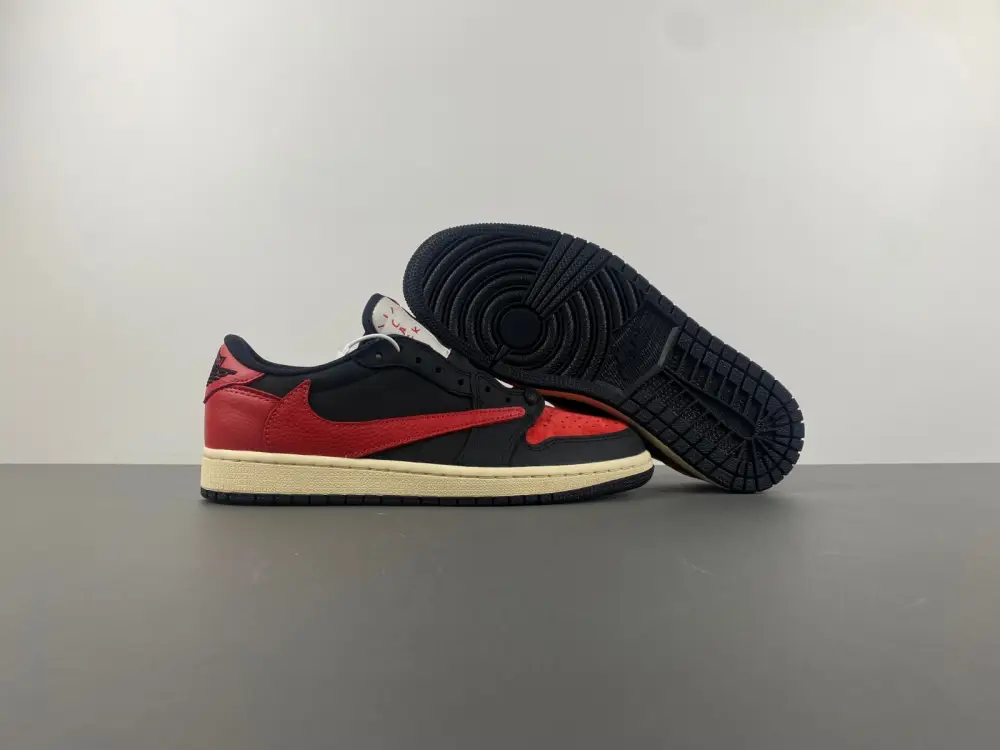 Travis Scott x Air Jordan 1 Low OG 