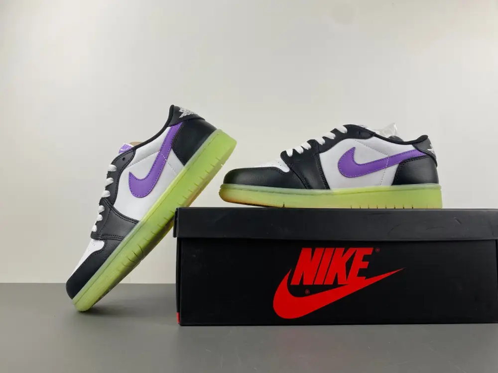 Air Jordan 1 Retro Low OG Black Raspberry 