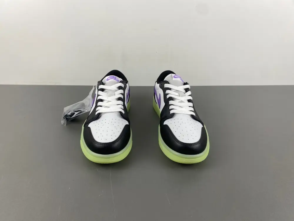 Air Jordan 1 Retro Low OG Black Raspberry 