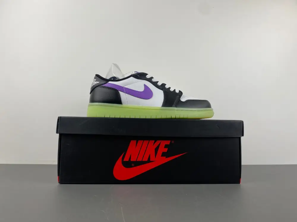 Air Jordan 1 Retro Low OG Black Raspberry 