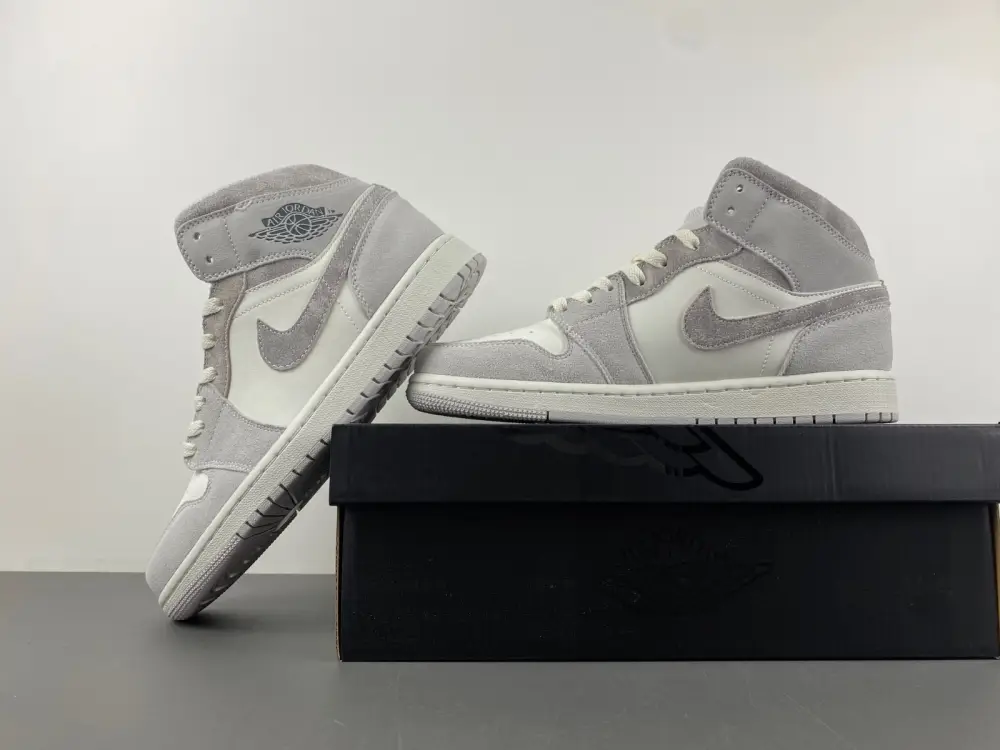 Wmns Jordan 1 Mid 