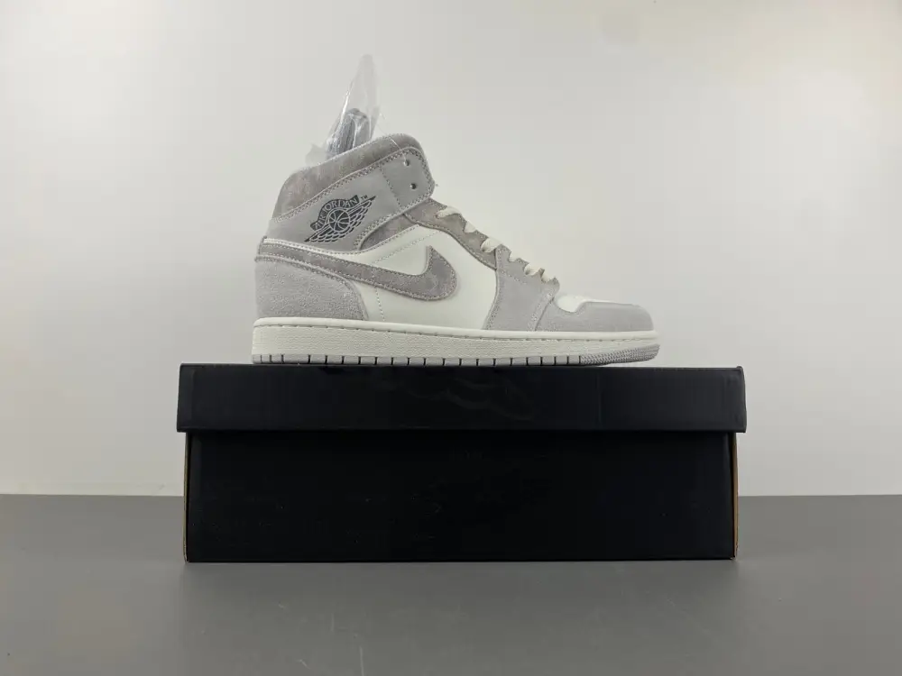 Wmns Jordan 1 Mid 