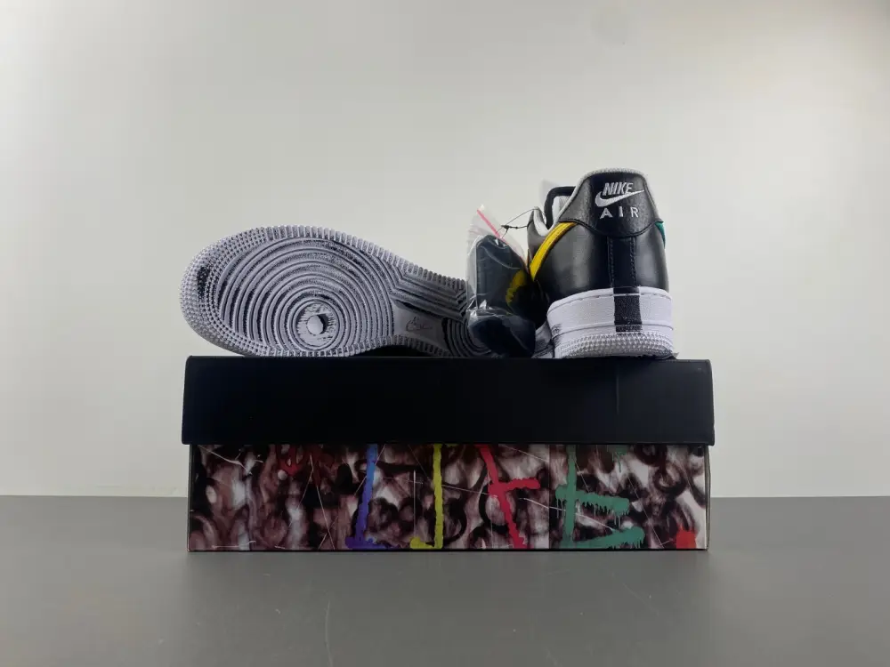PEACEMINUSONE x Nike Air Force 1 