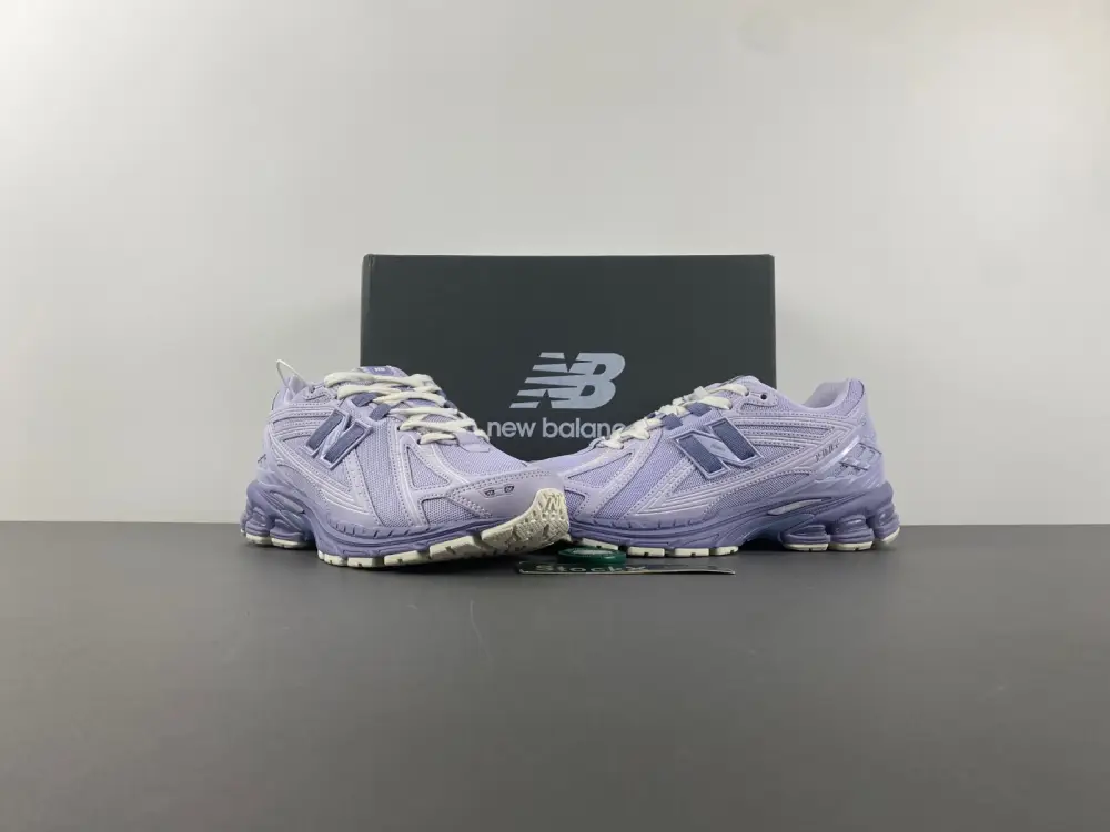 New Balance  BAD1557