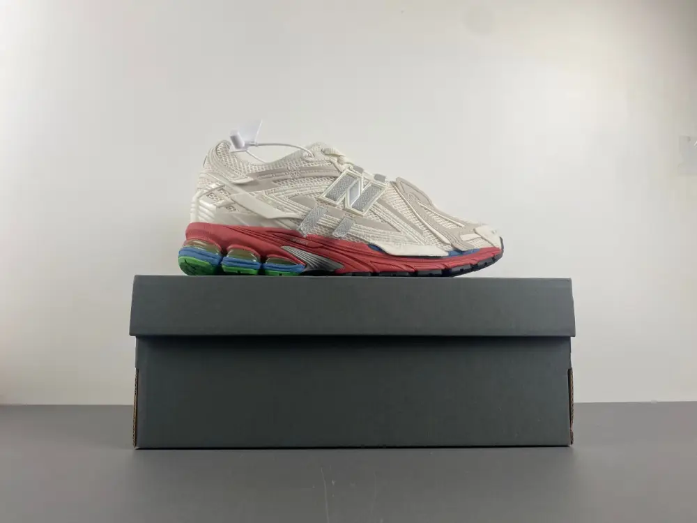 New Balance 1906A Sea Salt Astro Dust 
