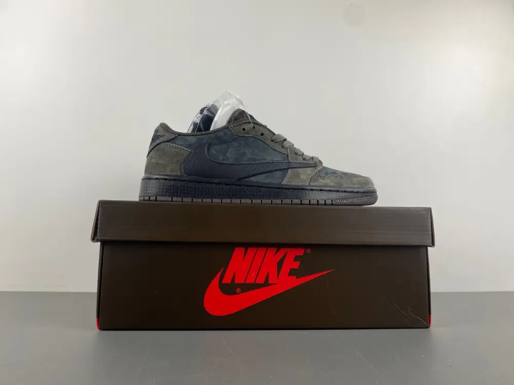 Travis Scott x Air Jordan 1 Low OG 