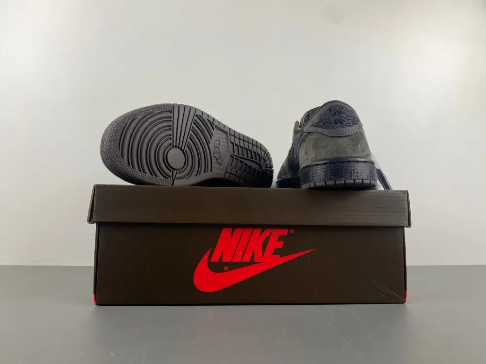 Travis Scott x Air Jordan 1 Low OG 